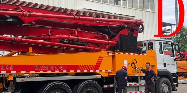 怎樣購買一臺(tái)小型混凝土泵車，什么價(jià)格劃算？