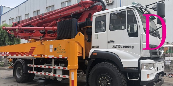 小型混凝土泵車——為城鎮建設助力