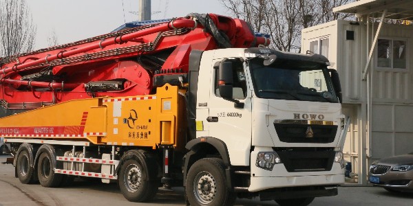 鄉(xiāng)村建房泵車，農(nóng)村小型混凝土泵車選購(gòu)|科尼樂(lè)泵車