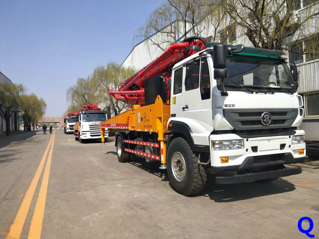 小型混凝土泵車，天泵，小型泵車，混凝土泵車