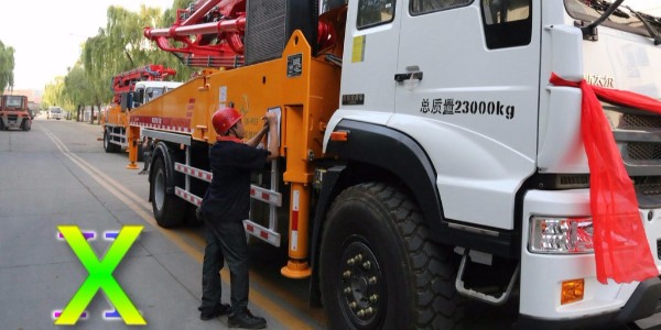 小型泵車從開到工地到作業完成，施工流程你都了解嗎？——科尼樂